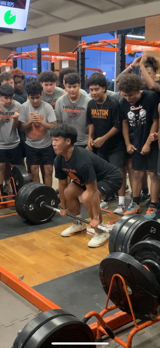 Anatomy of a high school 300lbs. Clean 
A thread:  Starting position. Feet shoulder width apart, hands right outside knees, flat back, locked in…