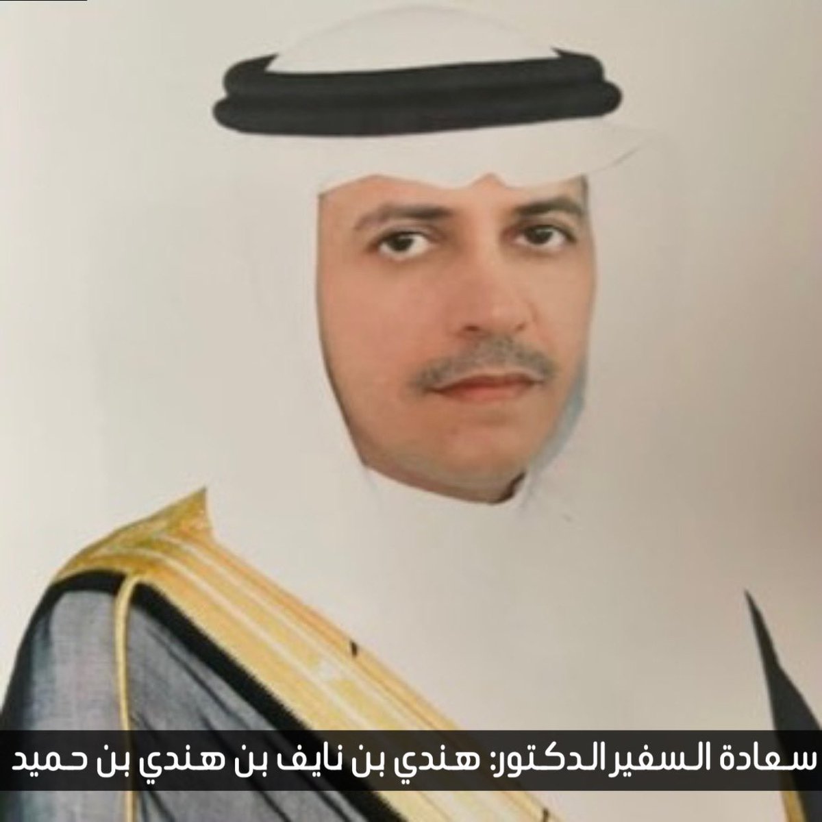 لا تمدح الاّ " كفو " عن غيره مْبدّا
لا جيت في لازمك قال: ازهله عندي

شروا صميدع على ( قمّة نِعم ) عدّا
الشيخ : هندي ابن نايف ابن هندي