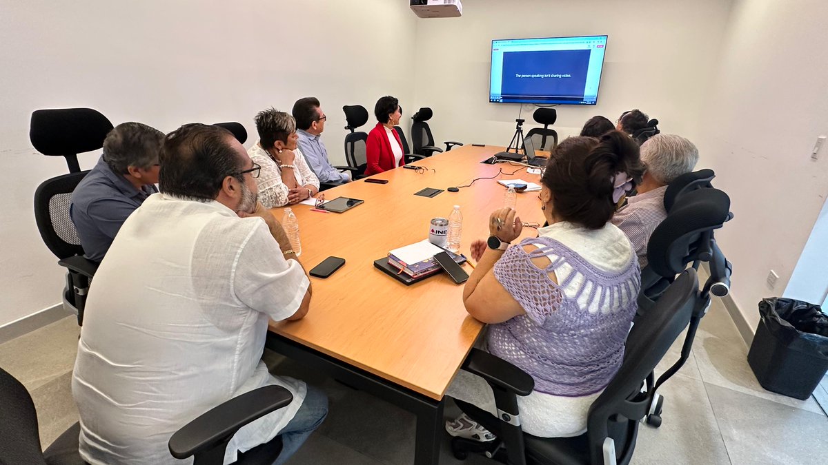 INEYucatan's tweet photo. Las y los integrantes del #ConsejoLocal, así como de la #juntalocal del #INEYucatán, encabezados por su presidente, Luis Guillermo De Sd Alvarado Díaz participaron en el curso “Detección y Prevención de Delitos Electorales”, impartido la @FiscaliaElecMx https://t.co/XR1DvOXirX