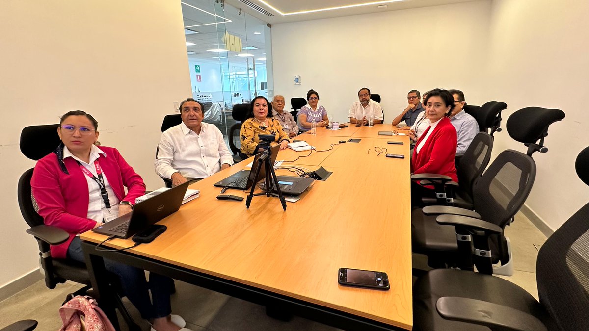 INEYucatan's tweet photo. Las y los integrantes del #ConsejoLocal, así como de la #juntalocal del #INEYucatán, encabezados por su presidente, Luis Guillermo De Sd Alvarado Díaz participaron en el curso “Detección y Prevención de Delitos Electorales”, impartido la @FiscaliaElecMx https://t.co/XR1DvOXirX