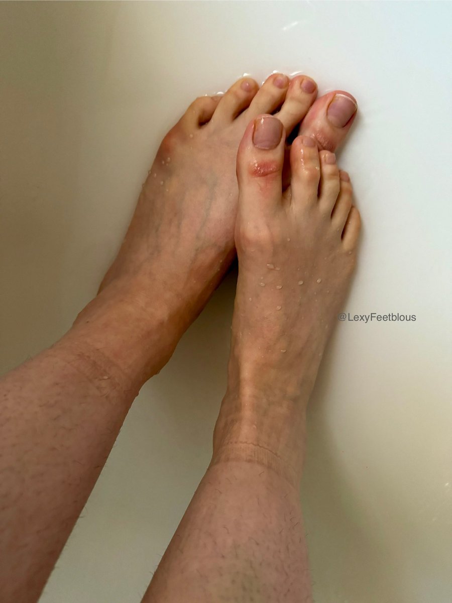 LexyFeetblous tweet media