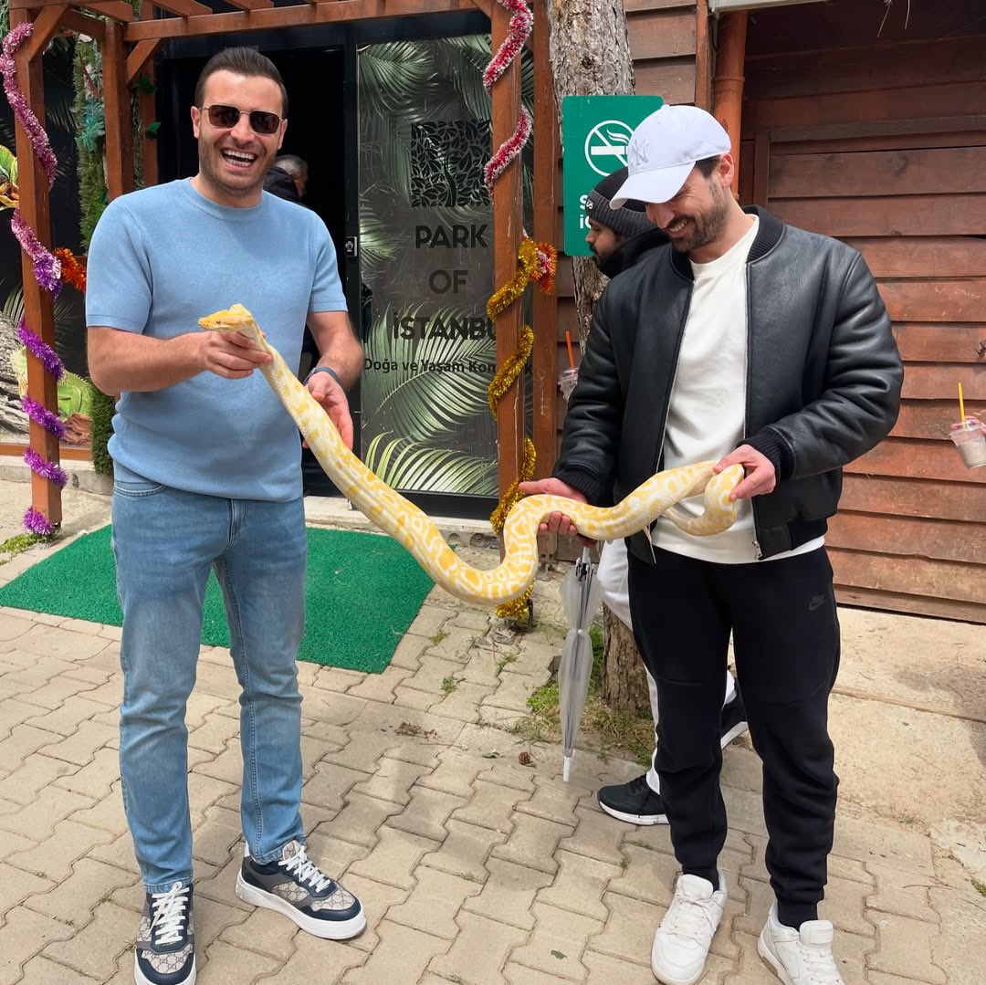 snobmagazin's tweet photo. Alp Navruz, Park Of İstanbul'a giderek hayvanat bahçesini gezdi #AlpNavruz https://t.co/peP0b2AGZz