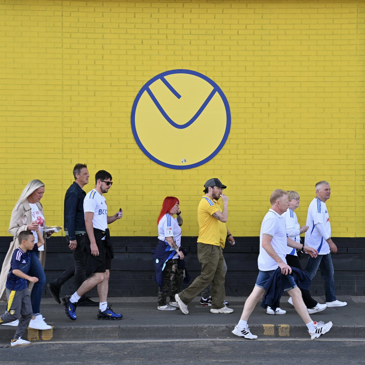 LUFC's tweet photo. 💛 All smiley aren’t we! https://t.co/m3WaXG0hco