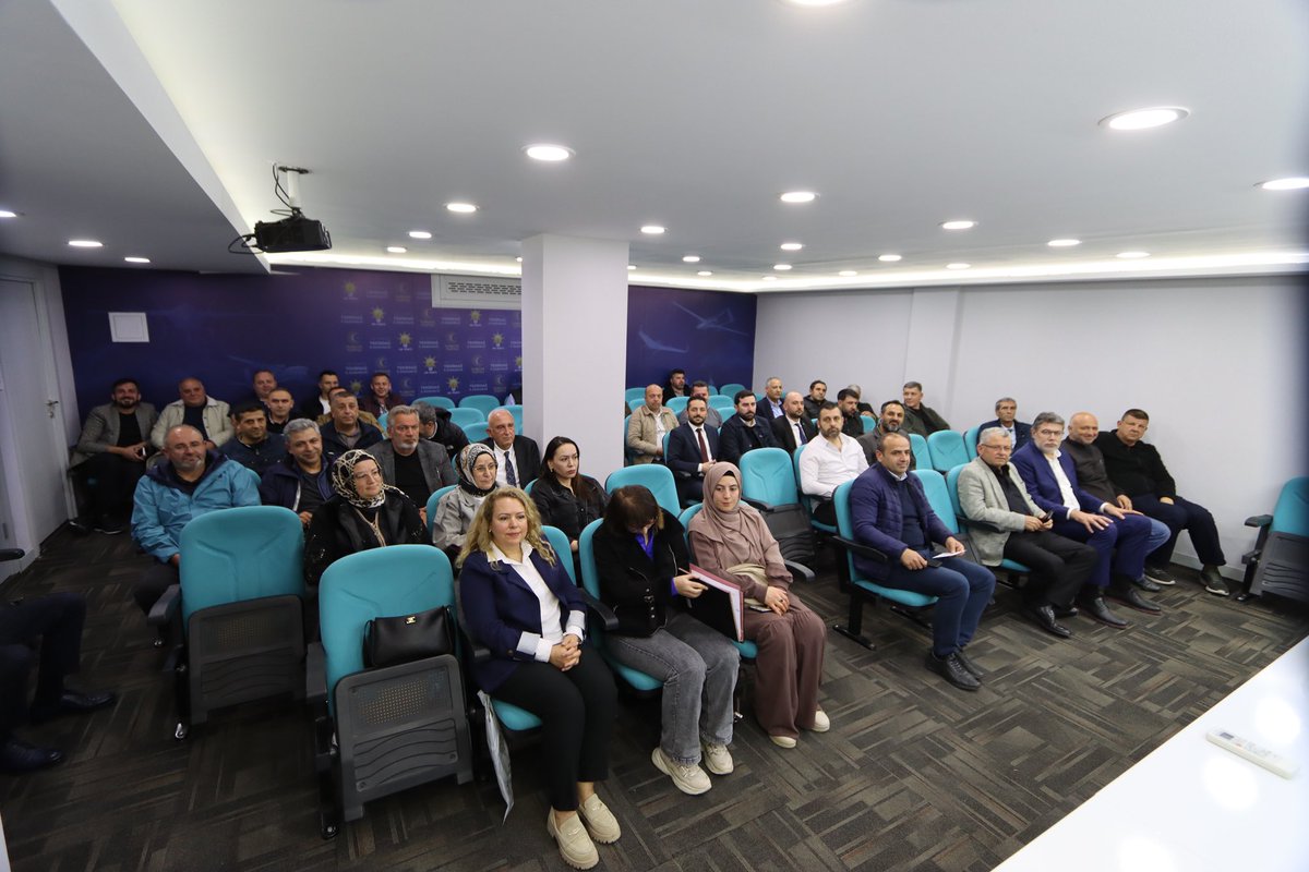 Haftalık Olağan İl Yürütme ve Yönetim Kurulu toplantılarımızı gerçekleştirdik. Şehrimiz adına verimli istişarelerle gerçekleştirdiğimiz toplantımızın hayırlara vesile olmasını dilerim.