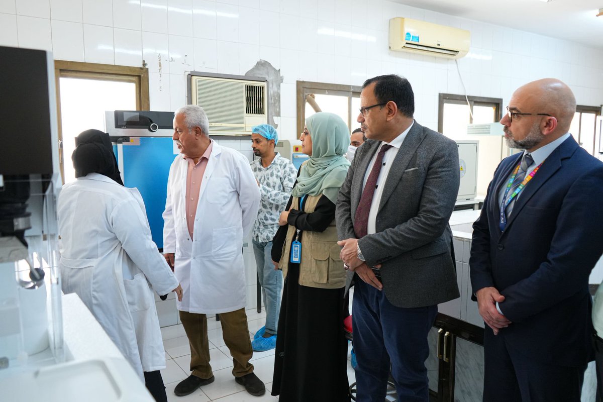 UNDPYemen's tweet photo. Today the Minister of Agriculture, Irrigation and Fisheries visited the Central Laboratory in #Aden - which plays a key role in environmental monitoring and fish quality 🐟

Through our Aden Fishery Harbor Project funded by @BMZ_Bund via @KfW_FZ_int, the lab was fully equipped 🤝 https://t.co/wtNF34jkGx