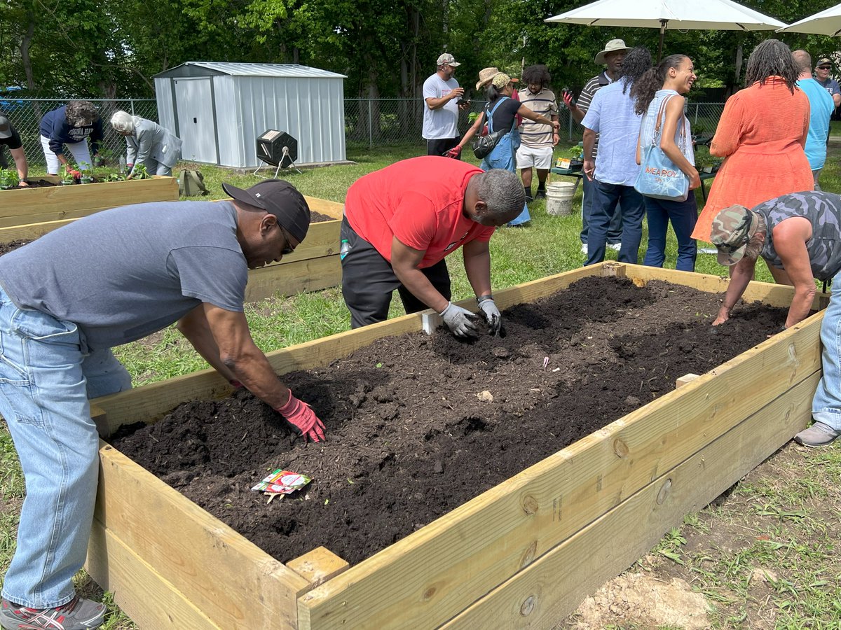 PaducahCity's tweet photo. A beautiful day on Saturday for the Southside Community Gardens ribbon cutting! It’s true community partnership. Fresh food from these gardens will be available soon. https://t.co/PkKxyBO3tF