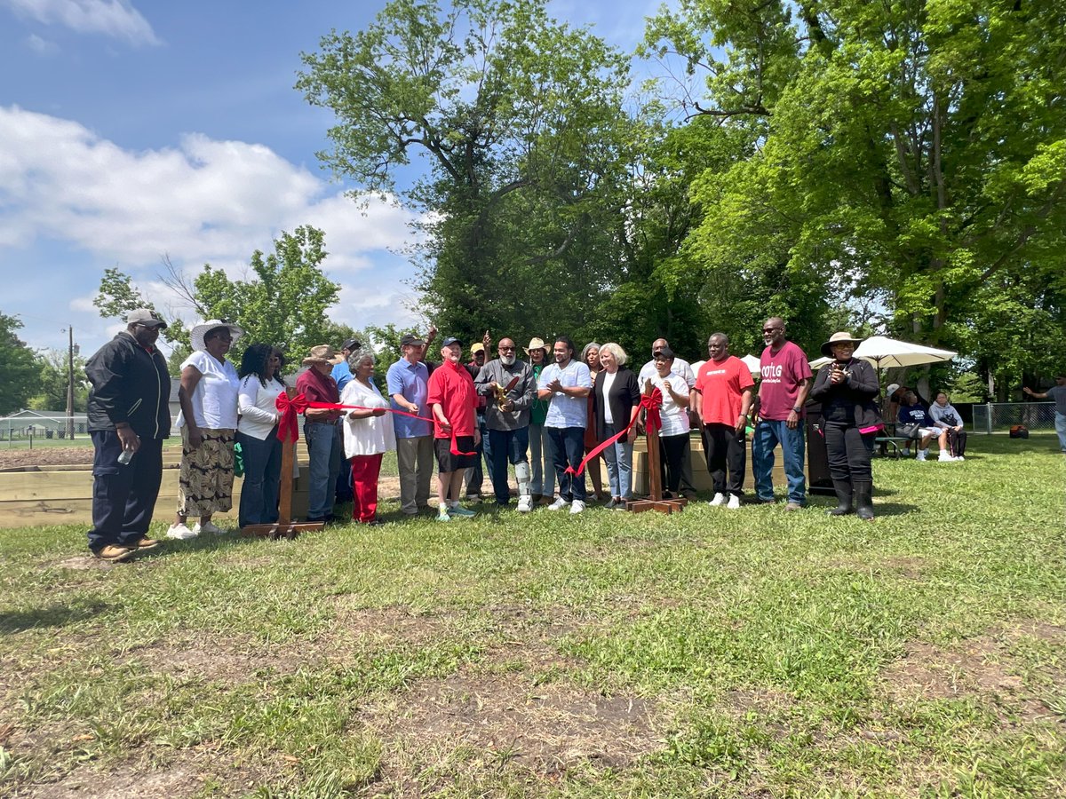 PaducahCity's tweet photo. A beautiful day on Saturday for the Southside Community Gardens ribbon cutting! It’s true community partnership. Fresh food from these gardens will be available soon. https://t.co/PkKxyBO3tF