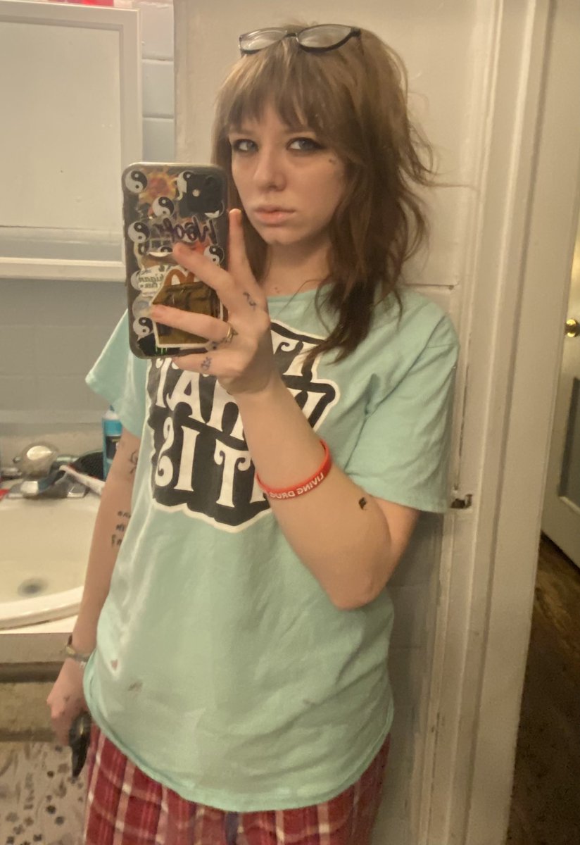MushrmFlwrz's tweet photo. Hey for deals on content I’m active rn ask about Dropbox or premade bundles https://t.co/B8LE4XJ2ny