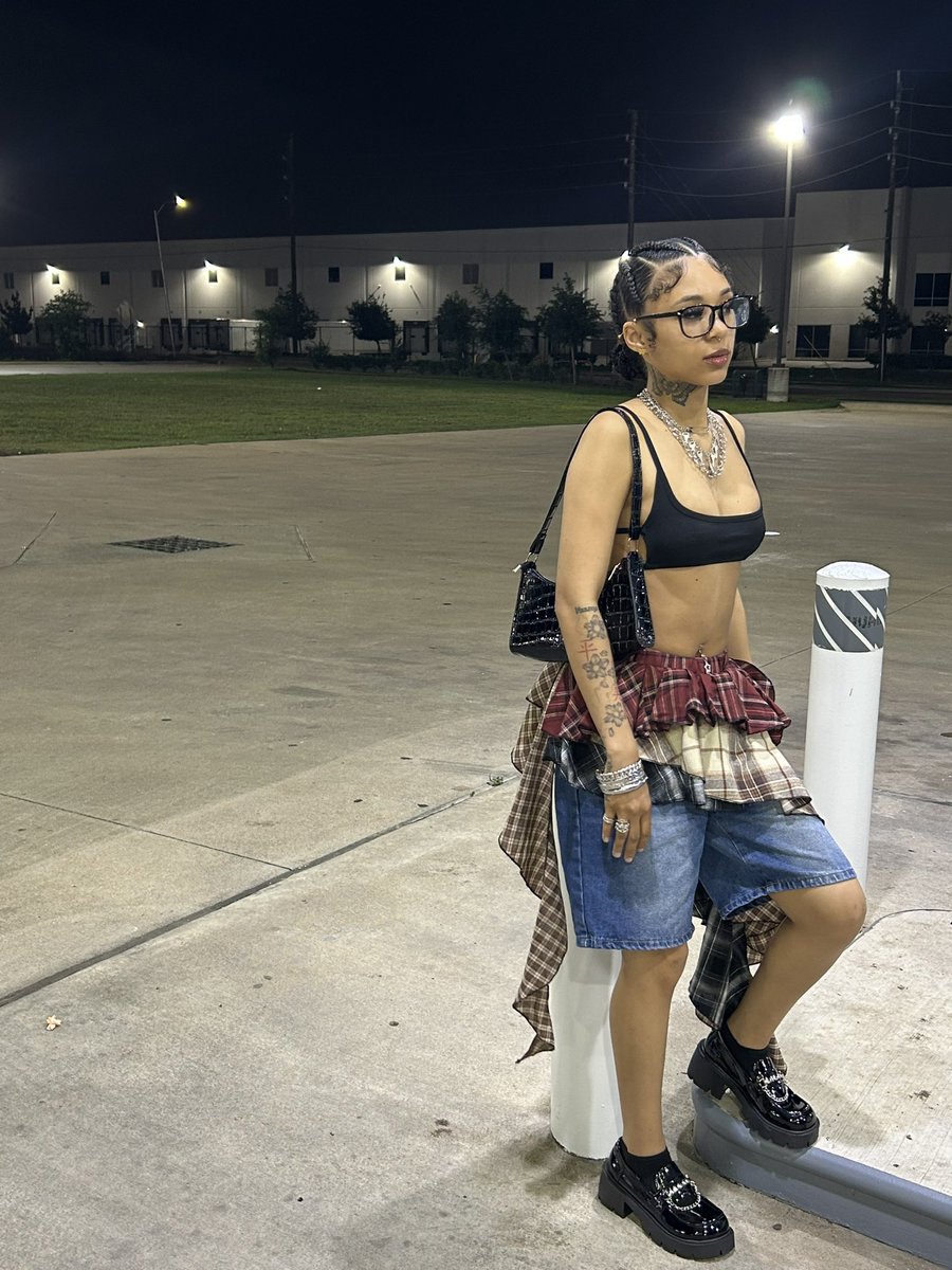 l3ov33e's tweet photo. Fly girl in her fly world https://t.co/HtDu5tExvt