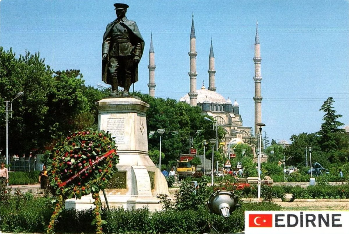 Kartpostalların Edirne'nin yakın tarihine tanıklıklarından...
Keskin Color kartpostalları serisinden...