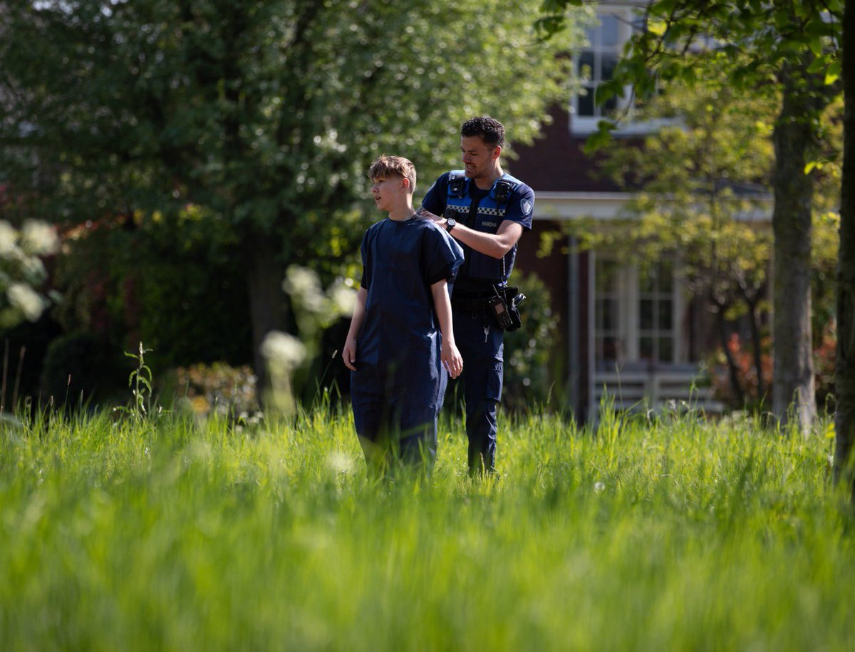 BjornLugthart's tweet image. Geweldige energie tijdens The Hunt in Delfgauw! 

Jongeren, politie en handhaving samen in actie. 

Bekijk ook op: facebook.com/share/p/1AXLoH…
#TheHunt #Delfgauw #SamenSterk