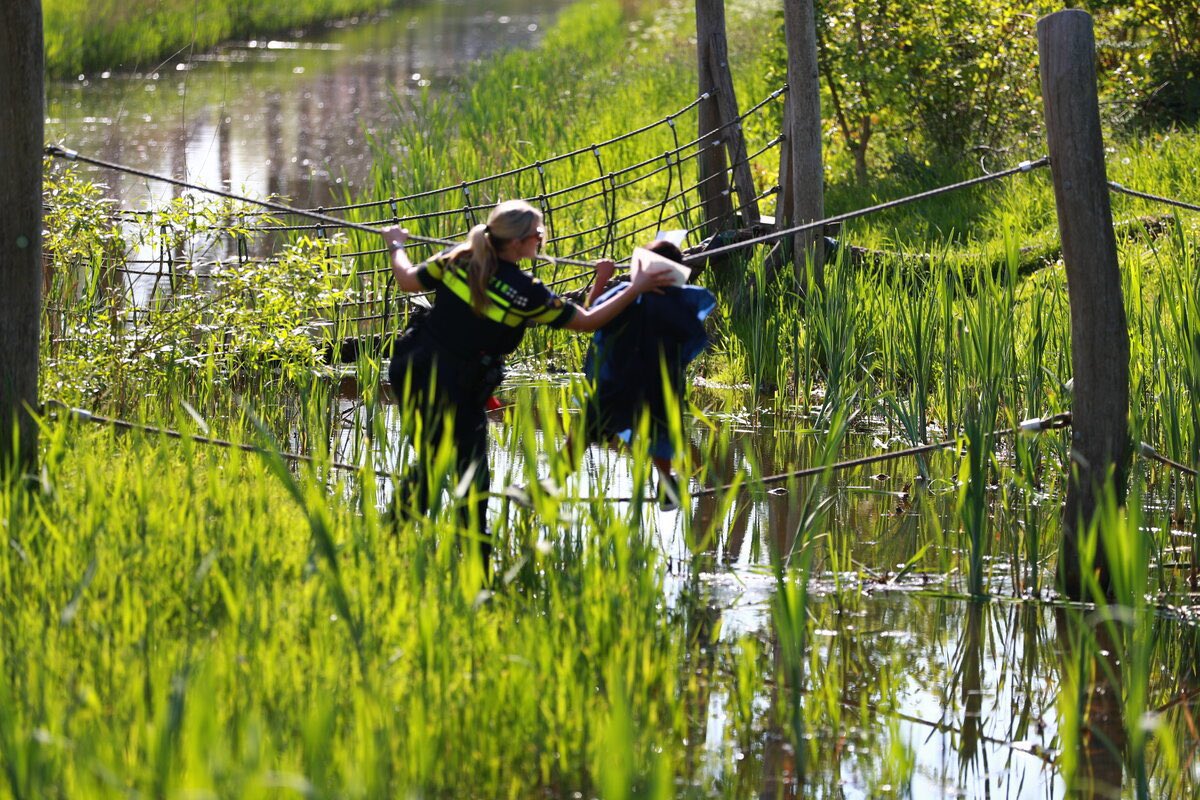BjornLugthart's tweet image. Geweldige energie tijdens The Hunt in Delfgauw! 

Jongeren, politie en handhaving samen in actie. 

Bekijk ook op: facebook.com/share/p/1AXLoH…
#TheHunt #Delfgauw #SamenSterk