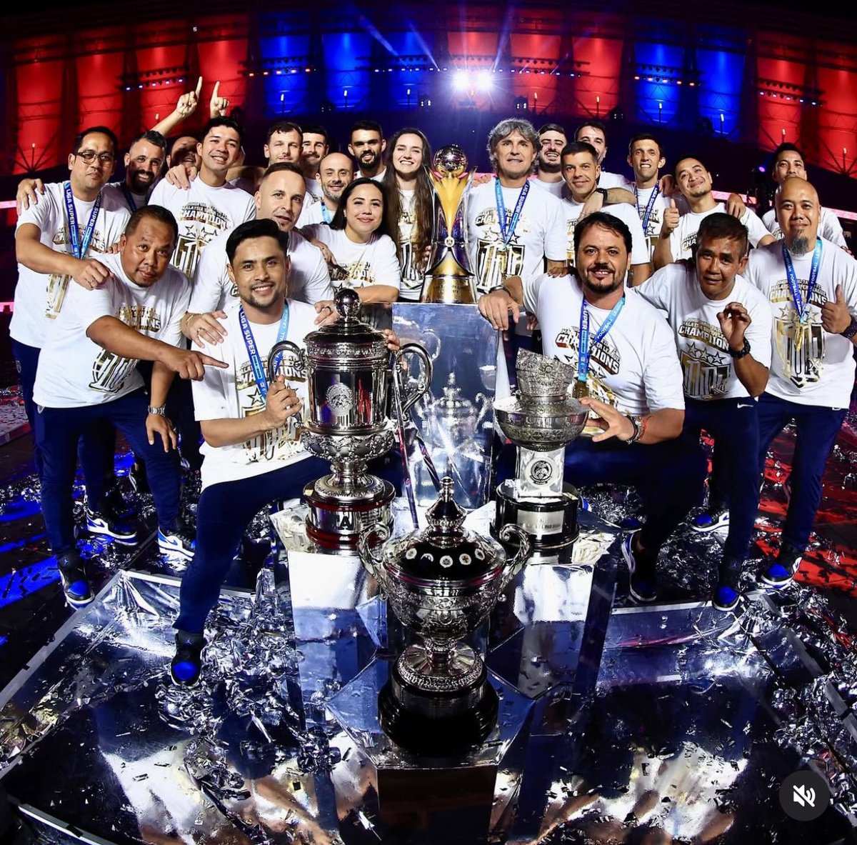 jalvareza78's tweet photo. 20 trophies at this wonderful club!! Another incredible year!! The journey continues ❤️💙 #luaskankuasamu Let's go for more!! 👊🏽🔵🔴 https://t.co/uu9LYcrDYb