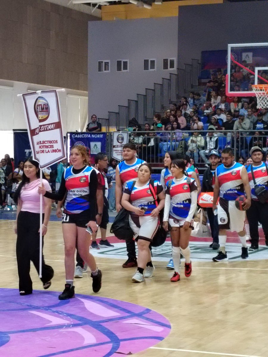 FerSalgadoCTM's tweet photo. En Irapuato, Guanajuato se inauguraron los XXVII Juegos deportivos de las y los trabajadores del  Sindicato Metal Mecánico, SITIMM-CTM con más de tres mil trabajadores, jóvenes y niños hijos de nuestr@s compañeros.
Su secretario General, Alejandro Rangel recordó como el fundador del sindicato, Don Dimas Rangel pensando en el desarrollo de la cultura física y fortalecimiento de la familia promovió este extraordinario evento hace casi treinta años.@CTM_MX 
@STPS_mx 
@OITMexico 
@segobgente