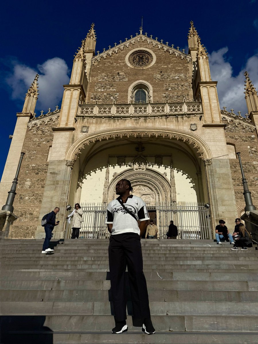 chikedike_'s tweet photo. Bye Madrid, it was fun. Mi gente Latino! https://t.co/HgZHjjhyLI