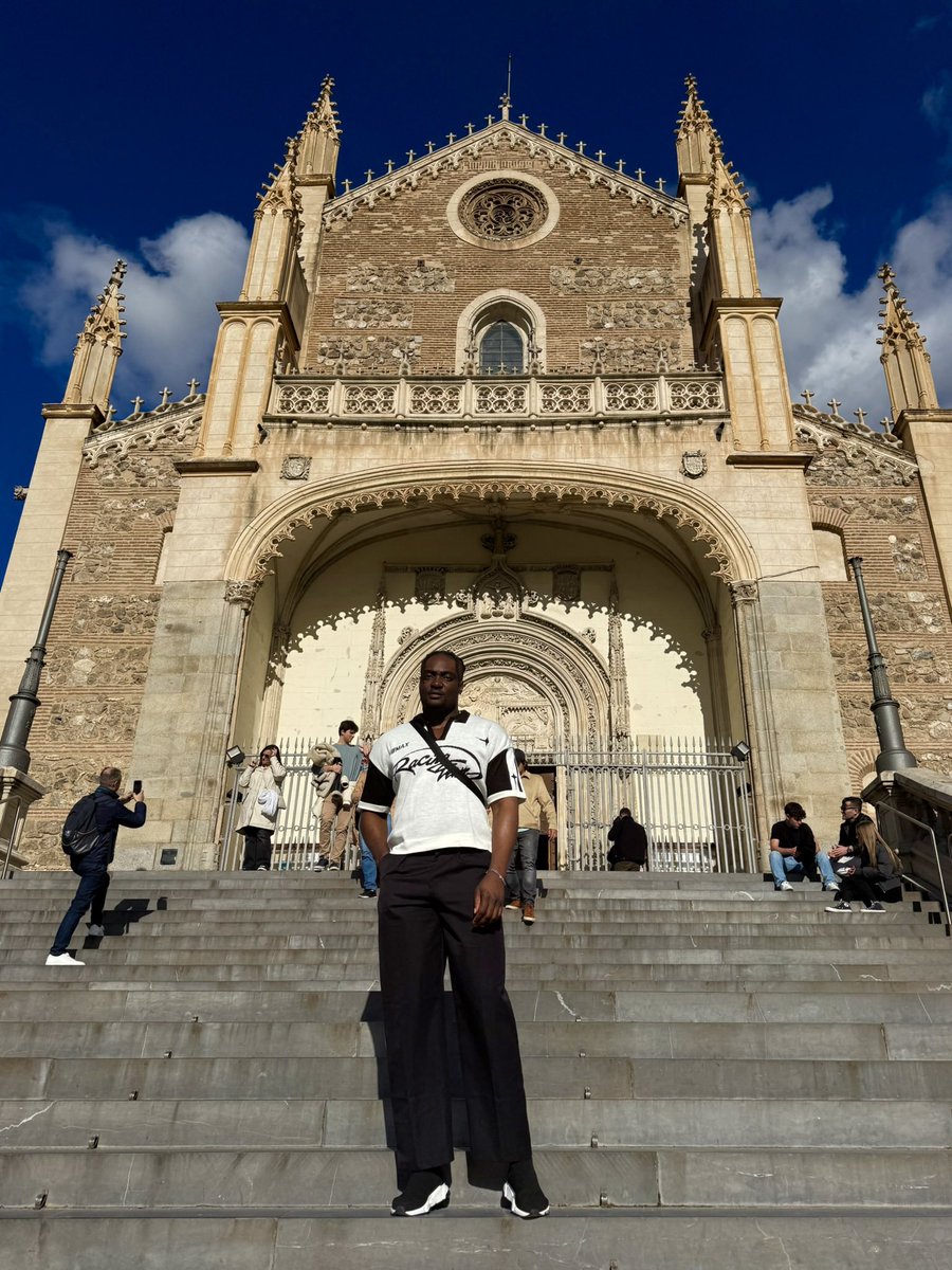 chikedike_'s tweet photo. Bye Madrid, it was fun. Mi gente Latino! https://t.co/HgZHjjhyLI