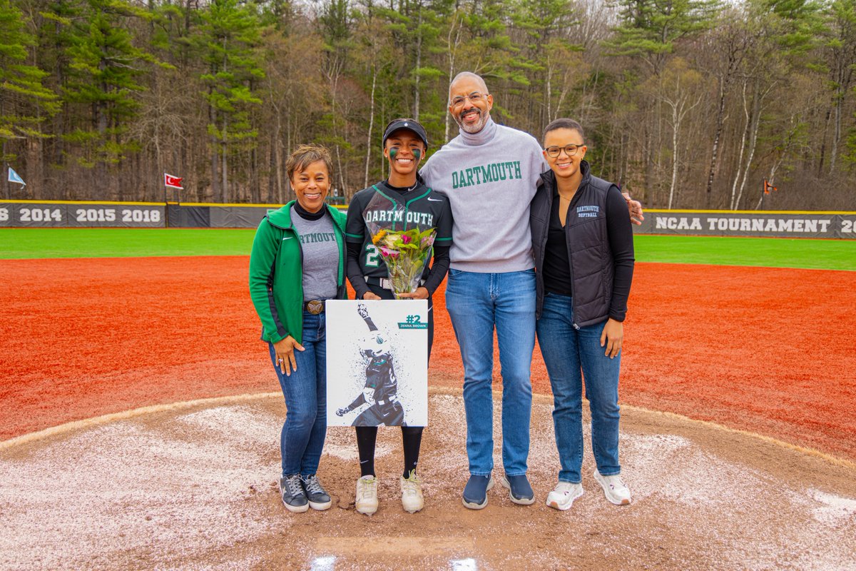 DartmouthSball's tweet photo. Forever Big Green 🌲💚

#GoBigGreen | #TheWoods🌲 https://t.co/7hdxN4qwlB