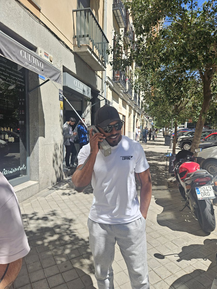 JrPatro's tweet image. Yo en #Madrid en el #apagón 🤳🤳🤳📵📵📵