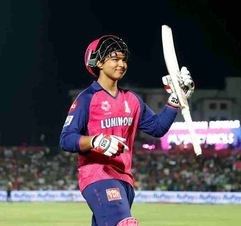 Hmre yha 14 sal k ladk board k result ka wait kar rhe hai..
Aur ye ipl k record break kr rha hai 
"Kheloge kudoge to bnoge nwab"
#vaibhavsuryavanshi