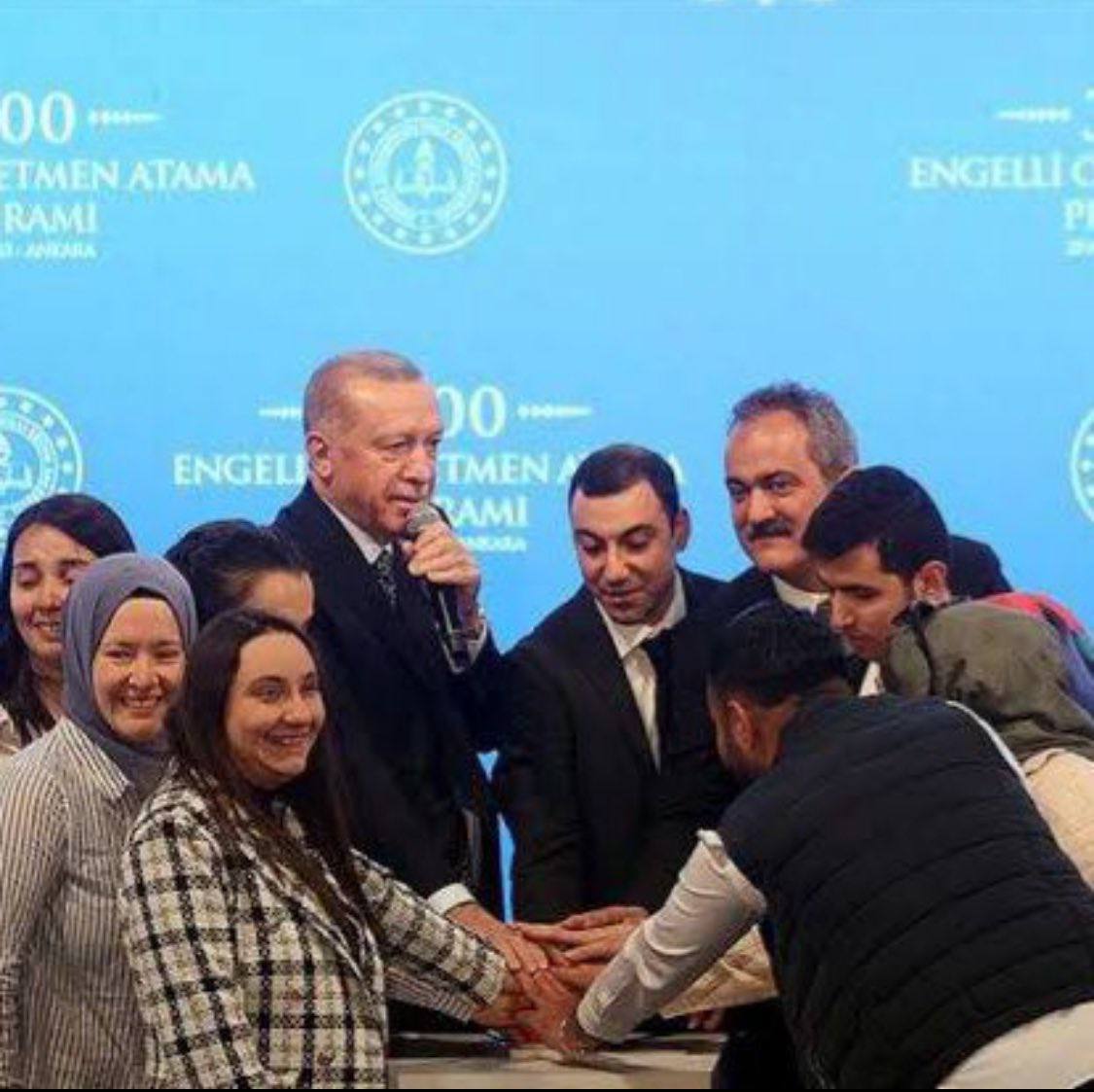 Engelsizre37073's tweet photo. @RTErdogan Türkiye Yüzyılı için engelli öğretmenlere tam atama!💯

#EngelliÖğretmenlereTamAtama https://t.co/l1Pp084Sxi
