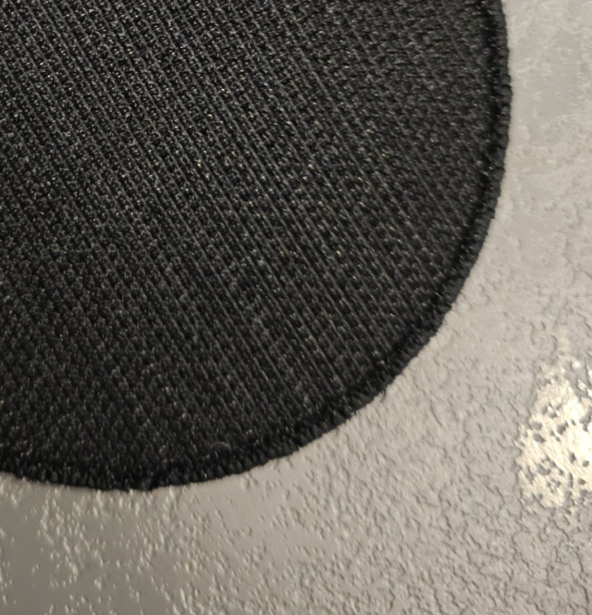Für alle, die es nicht abwarten können: der Patch #TdBw25 wird rund. Und so sieht er aus....von hinten 😂. Von vorn ist er echt cool und vor allem ist er wieder für den guten Zweck. #Patch gegen #Spende. 

Please repost 🫠