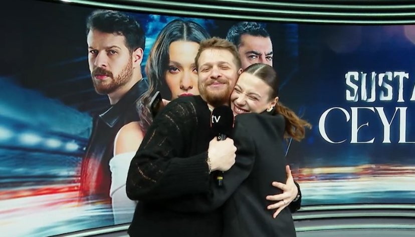 GppNlCGX0AADC-r?format=jpg&name=900x900