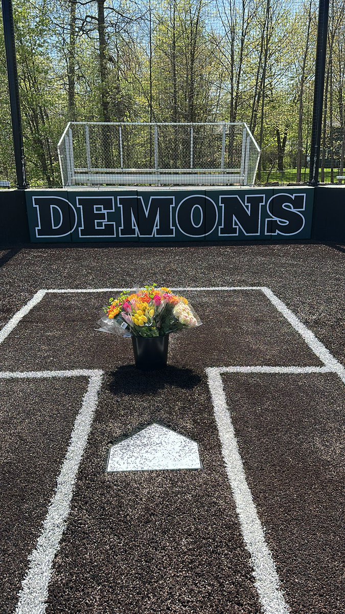 😈 Come out and celebrate our seniors tonight! 

🥎 5:30 vs Valley Forge