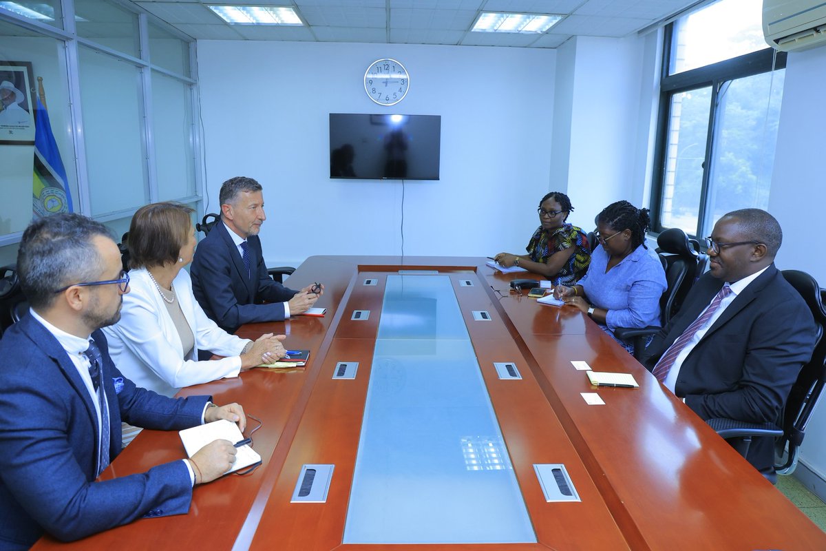 UgandaMFA's tweet photo. This afternoon, Amb. @SchranerBurgen1 of the @SwissMFA met PS @UgandaMFA @Tybisa. The two discussed her candidature for the post of @Refugees. She was accompanied by @SwissEmbassyKE Amb. Mirko Guilieti and Swiss Honorary Consul in Kampala Mr. Juan Zober De Francisco. https://t.co/YulPPUklRI