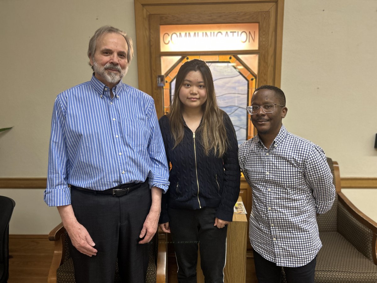 Congratulations to @wakecomm Senior Sheryl Zhang on her successful honors thesis defense on the topic: "Logic and Persuasion: The Roles of Syllogism and Enthymeme in Everyday Communication and Media Digestion." Sheryl is pictured here with her committee. 🎩