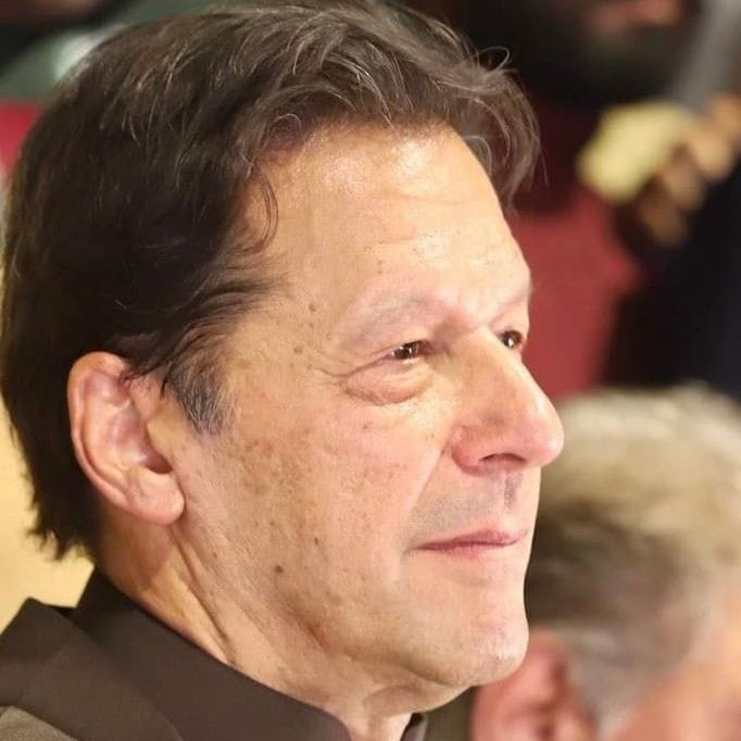 ایک اپ کو گرانے کے لیے لوگ کس حد تک اور کتنا گرے