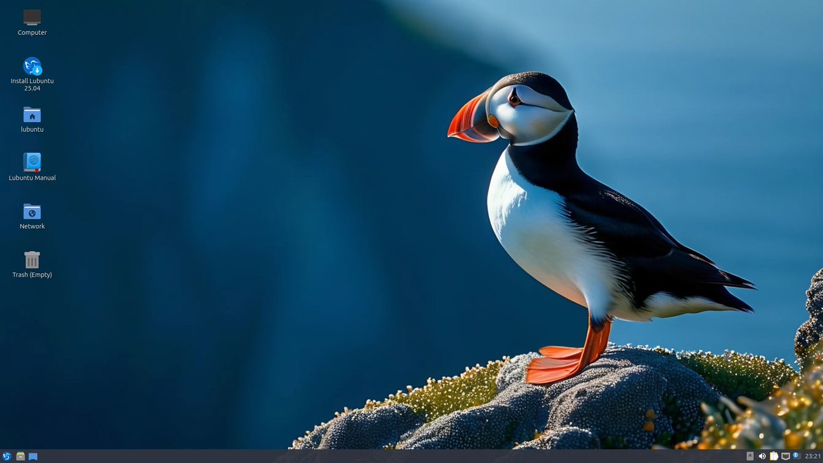 im10Moin's tweet image. Ever thought of kicking Windows out of your laptop? 😂

I actually did — removed Windows from my ancient Samsung i3 2nd Gen, installed Lubuntu... and boom💥From snail to Flash! ⚡

Never knew my old guy had this much power hiding inside! 😂
#LinuxLife #Lubuntu #GoodbyeWindows