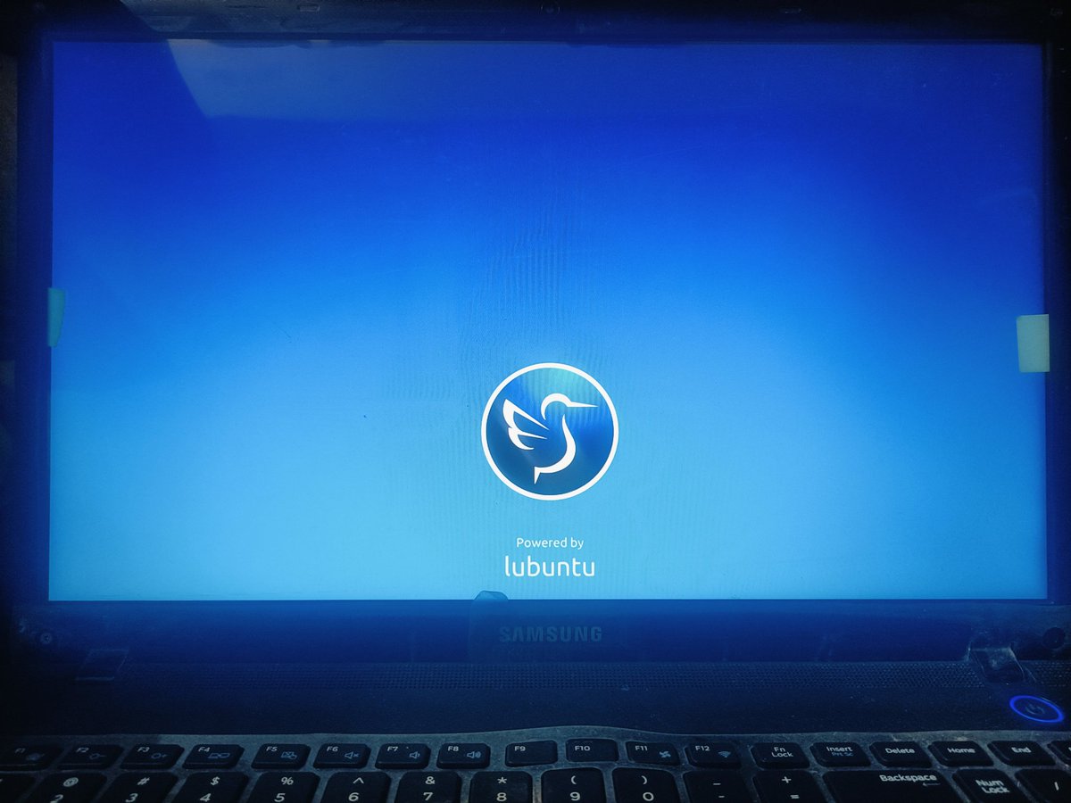 im10Moin's tweet image. Ever thought of kicking Windows out of your laptop? 😂

I actually did — removed Windows from my ancient Samsung i3 2nd Gen, installed Lubuntu... and boom💥From snail to Flash! ⚡

Never knew my old guy had this much power hiding inside! 😂
#LinuxLife #Lubuntu #GoodbyeWindows