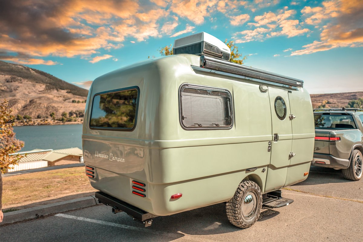 HappierCampers's tweet photo. A look inside the HCT Summit - under 3,000 lbs, off-grid ready, and packed with big features in a compact build!
๐ง Full-size fridge + microwave
๐งณ Built-in storage closet
๐๏ธ Adaptivโข modular interior
Ready for your next adventure? #HappierCamper #HCSummit #Travel https://t.co/BhftWi1lIG