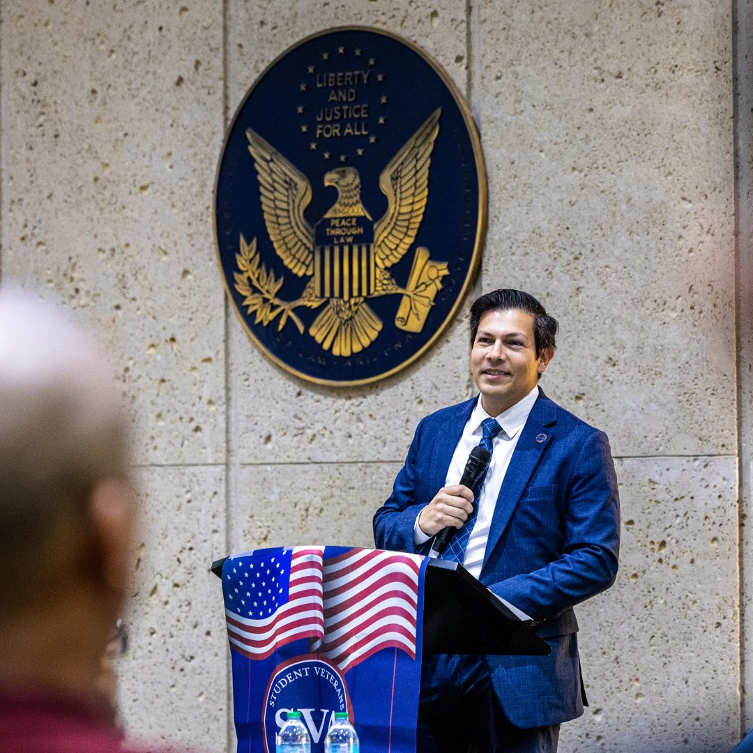 michaelcrow's tweet photo. Thanks to ASU’s Student Veterans of America, Pat Tillman Veterans Center &amp; @cisaasu for hosting the Veteran Voices &amp; Vision Town Hall. I appreciated the chance to share my story, answer questions and talk about how we’re supporting our Sun Devil veterans. https://t.co/AXrhYW5aFT https://t.co/I56YVI483F
