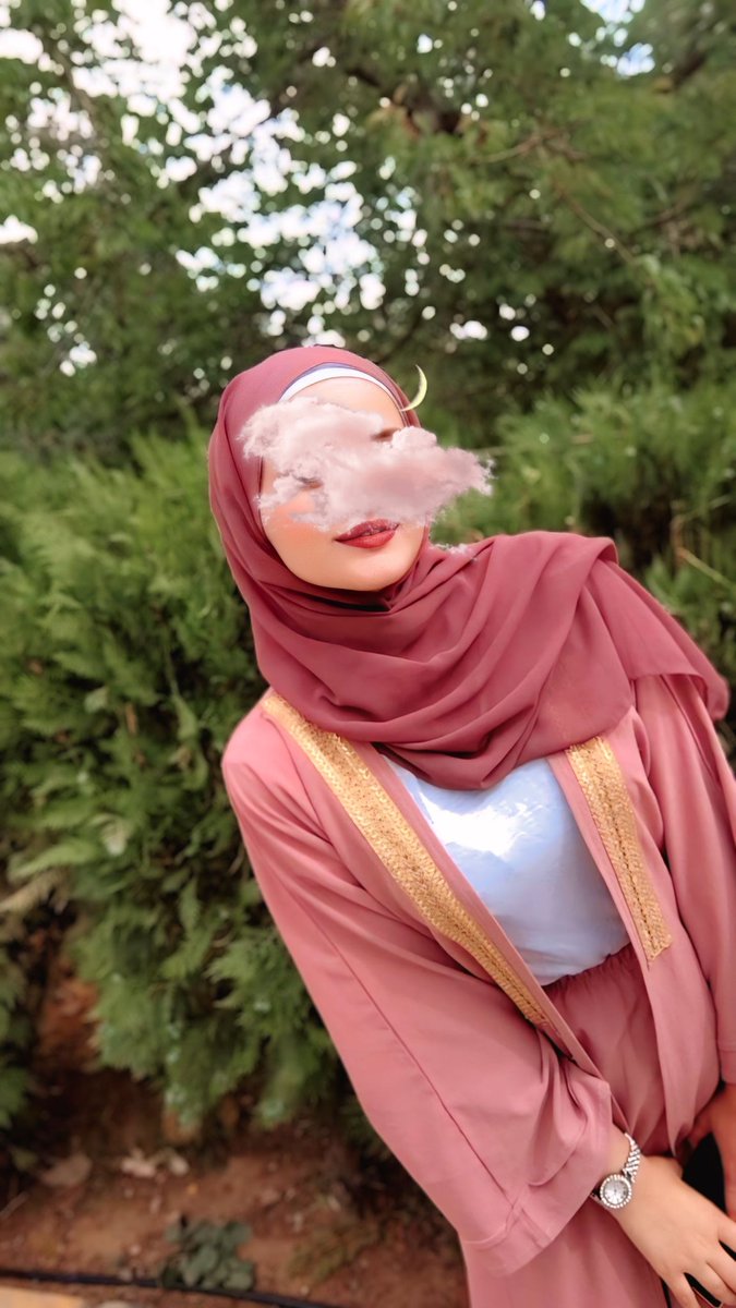 عموماً :
 لاقبلي ولا بعدي
     ولا مثلي 💗