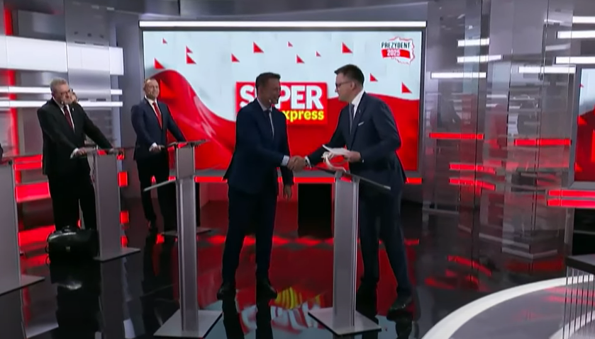 tylko_kaczynski's tweet photo. Dzisiaj w debacie prezydenckiej byliśmy świadkami  tego ile tak naprawdę  honoru ma większość polityków
marszałek Szymon Hołownia  kilkanaście dni temu na debacie w telewizji Republika odcinał się od rządu koalicji Donalda Tuska i Rafała Trzaskowskiego a dziś taka sytuacja wstyd https://t.co/3WJFTq2W71