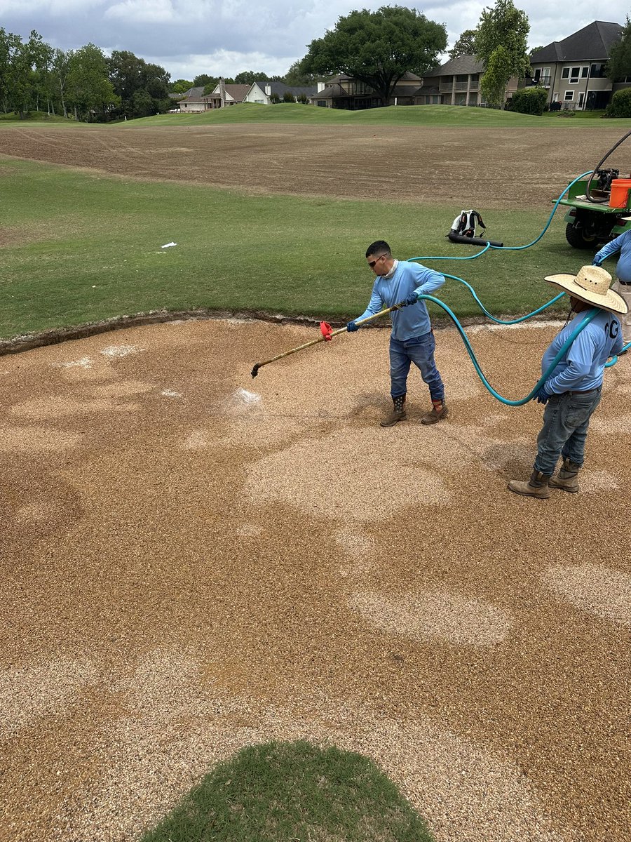Overcast here in Sugar Land! Perfect day for some #BetterBillyBunker repairs. Polymer application today to fix the gravel layer and Ark white sand will go in starting tomorrow. Sugar Creek CC, we are off and running. #GrahamGolf