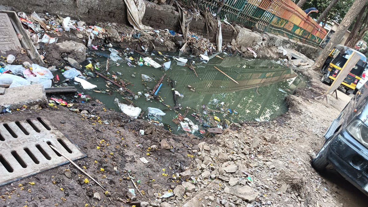 Pratz0203's tweet photo. @mybmcWardPS @mybmc road work kept at halt since 14-15 days, causing dirty water to accumulate, leading to foul smell and possibility of malaria breeding. 
No protection given. 
Height of negligence
@Dev_Fadnavis @mieknathshinde @MumbaiRoad 

Shastri nagar ground Goregaon West https://t.co/gt7466khx6