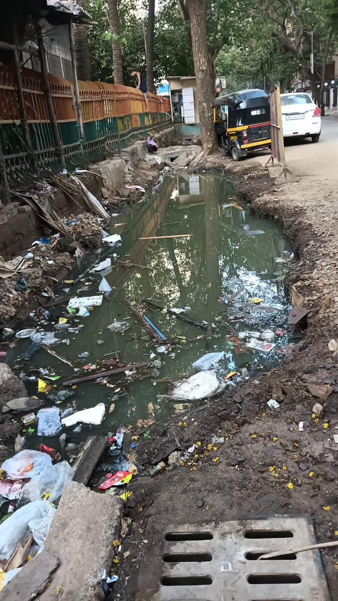 Pratz0203's tweet photo. @mybmcWardPS @mybmc road work kept at halt since 14-15 days, causing dirty water to accumulate, leading to foul smell and possibility of malaria breeding. 
No protection given. 
Height of negligence
@Dev_Fadnavis @mieknathshinde @MumbaiRoad 

Shastri nagar ground Goregaon West https://t.co/gt7466khx6