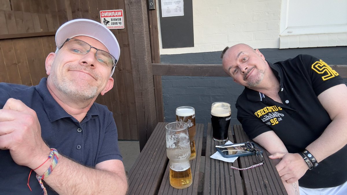 ShaunAshmore2's tweet image. We’ve been fallen since 5pm 😜🤪🍻🍻🍻 #cheers #beers @Browbar1