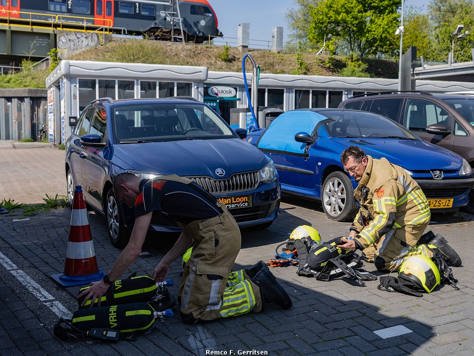 Autobrand in garage in Gouda
