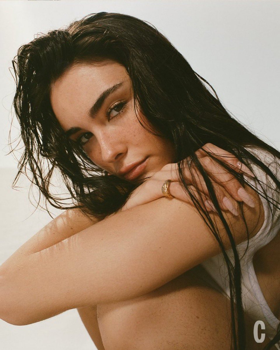 maddbeerlover's tweet photo. madison beer’s face card is lethal. https://t.co/ACuGln8fJ2