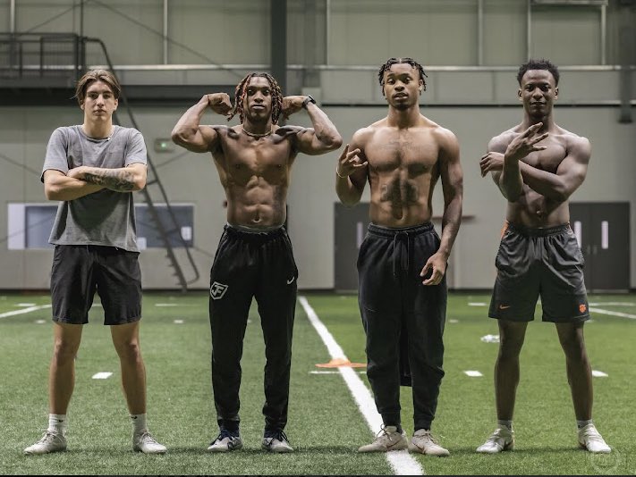 Ain’t nothing like watching the guys you stacked bricks with accomplish what we been talking about for years‼️🤞 Blessings on Blessings🙏
<a href="/Officia1dae/">Jahdae barron 🏁</a> <a href="/DaB1ggest__/">F R E S C H 🧟‍♂️</a> <a href="/Andrewmukuba2/">Kub ¹</a> <a href="/BamPerformance/">Bam Performance</a>