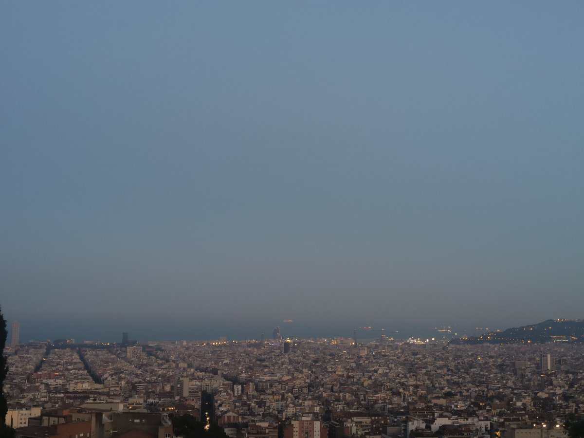 Barcelona ahora mismo a las 21:05h
Mantiene el 80% de la ciudad a oscuras y sin luz.
GROTESCO.