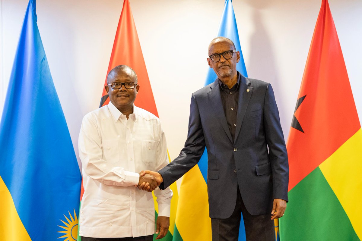 Presidency | Rwanda (@urugwirovillage) on Twitter photo This evening at Urugwiro Village, President Kagame welcomed President Umaro Sissoco Embaló <a href="/USEmbalo/">Umaro Sissoco Embaló</a> of Guinea-Bissau. The two Heads of State held discussions on global and continental issues, as well as ways to strengthen bilateral cooperation across mutually beneficial sectors. This evening at Urugwiro Village, President Kagame welcomed President Umaro Sissoco Embaló <a href="/USEmbalo/">Umaro Sissoco Embaló</a> of Guinea-Bissau. The two Heads of State held discussions on global and continental issues, as well as ways to strengthen bilateral cooperation across mutually beneficial sectors.