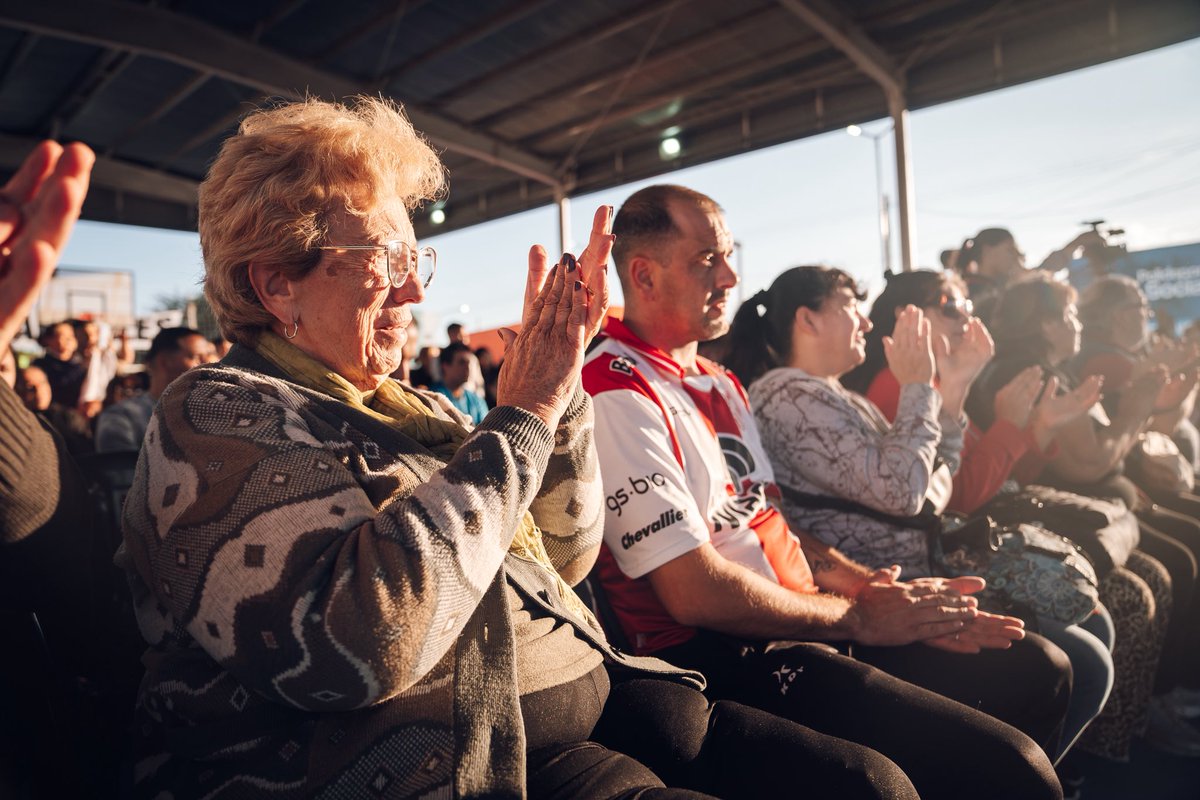 ¡Un nuevo Polideportivo Social para la comunidad en barrio #MarianoFragueiro! En #CórdobaCapital seguimos inaugurando obras junto con <a href="/MartinLlaryora/">Martín Llaryora</a> y el <a href="/gobdecordoba/">Gobierno de Córdoba</a>, porque seguimos trabajando de la misma manera, en equipo y para la gente.

#JuntosHacemosMás