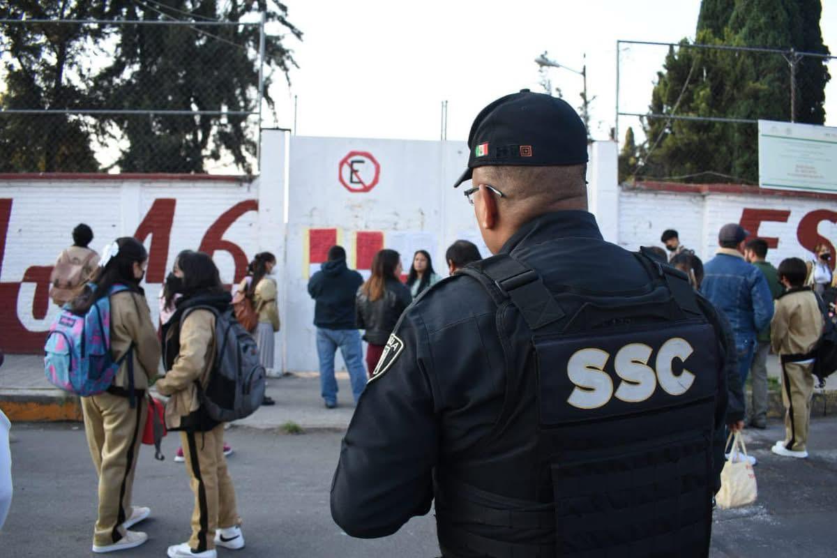 bereheca's tweet photo. INICIAMOS CON OPERATIVO REGRESO A CLASES
Porque en Tláhuac cuidamos a lo más valioso que tenemos, que son nuestras niñas y niños, implementamos el operativo coordinado “Caminito Seguro a la Escuela” 🏫
Juntos #Transformamos #Tláhuac. https://t.co/6yA4X3JdO1