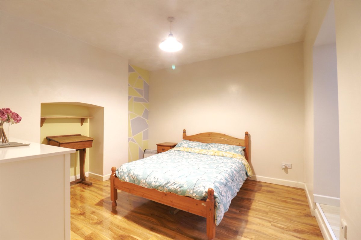Benefitting from its own private entrance and patio garden is this spacious 1 bed lower ground floor apartment.

EPC TBC | CTax A | Share of Freehold

📍Ilfracombe 💷 Guide Price £115,000

📞 01271 863091

🌐 ow.ly/ryCj50VIKqI

#WebbersEstateAgents #ProudGuildMember