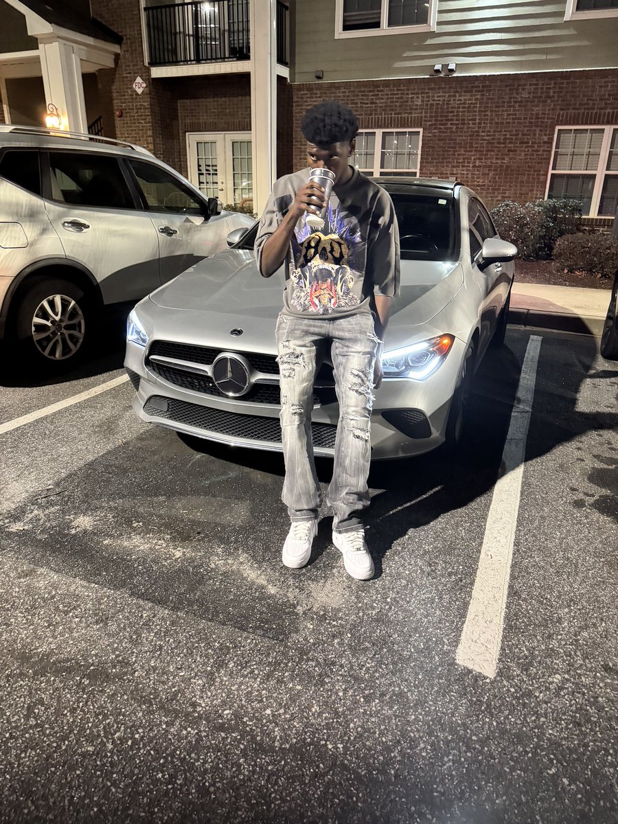 843TCole's tweet photo. Love don’t cost a thing but she keep asking me for so much pape 😒💰 https://t.co/7mRHNd0EXX