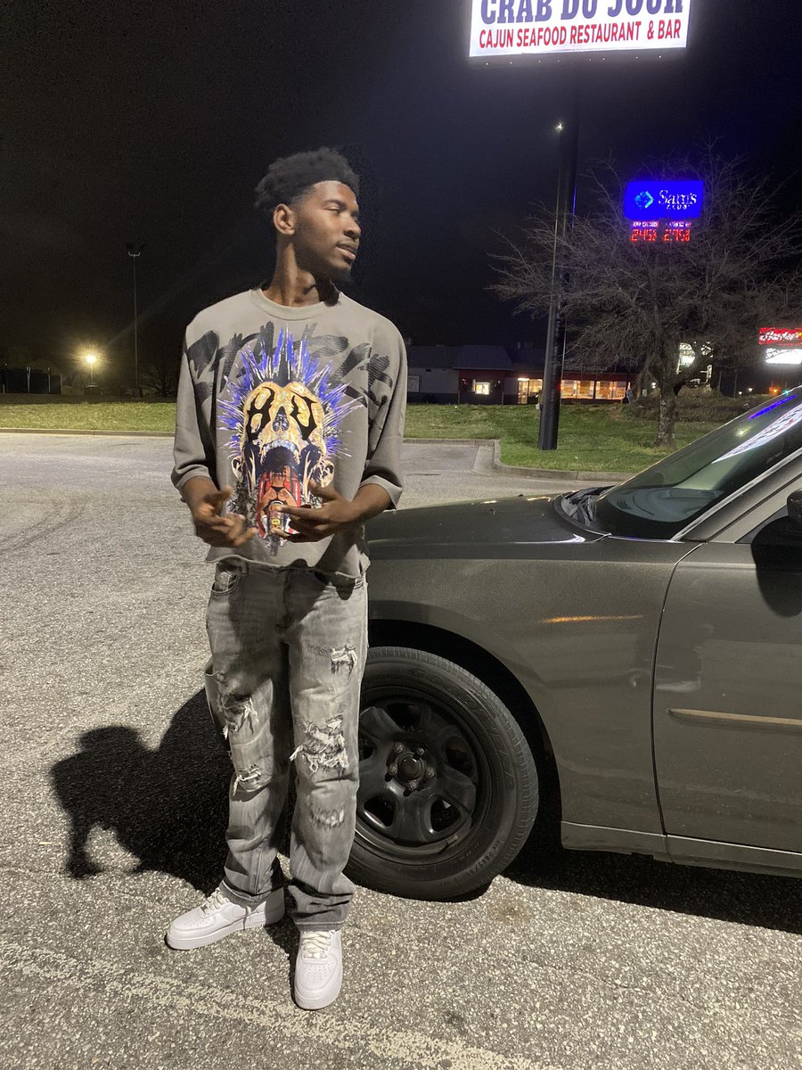 843TCole's tweet photo. Love don’t cost a thing but she keep asking me for so much pape 😒💰 https://t.co/7mRHNd0EXX